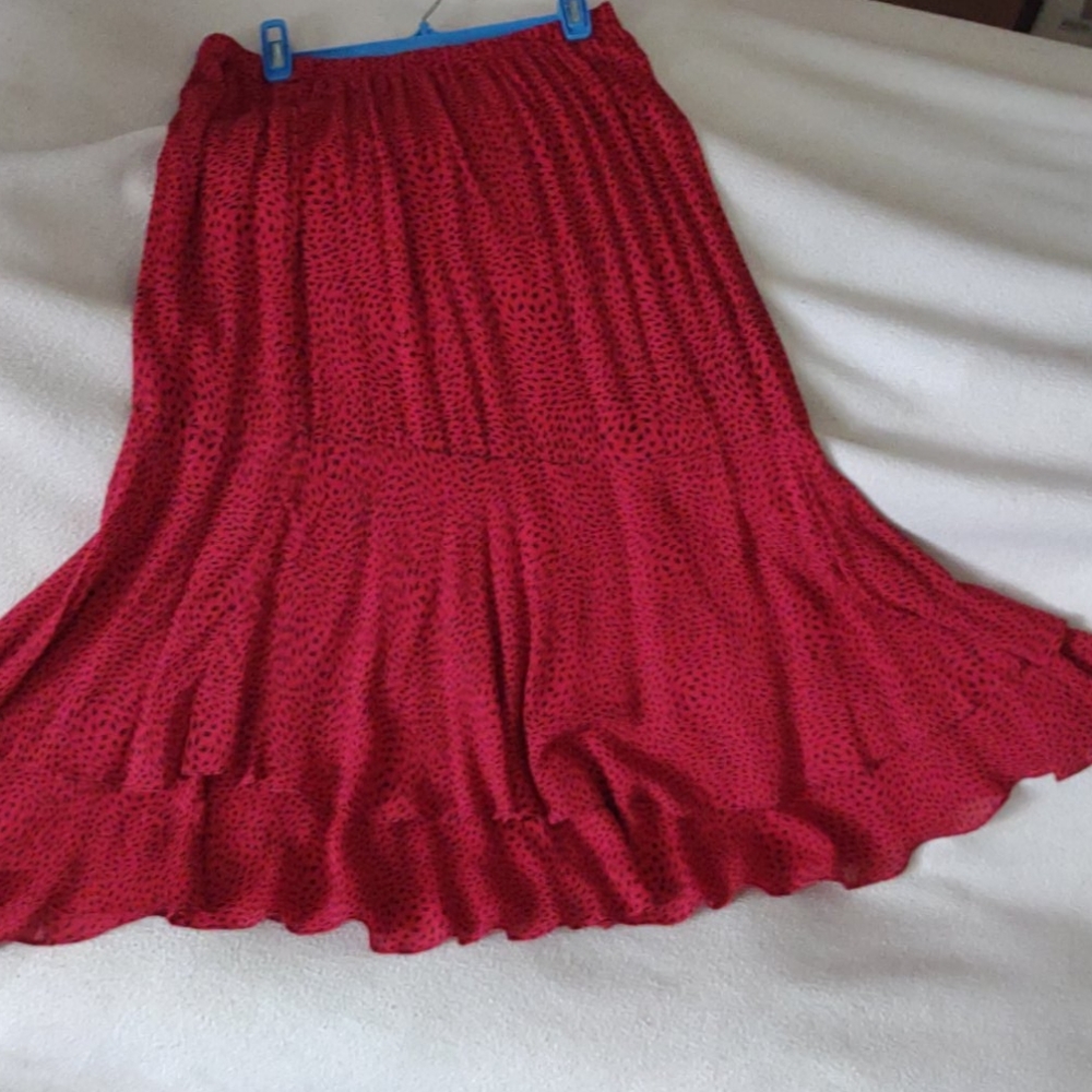 💃❤️ DONATING SOON Pretty Red Skirt